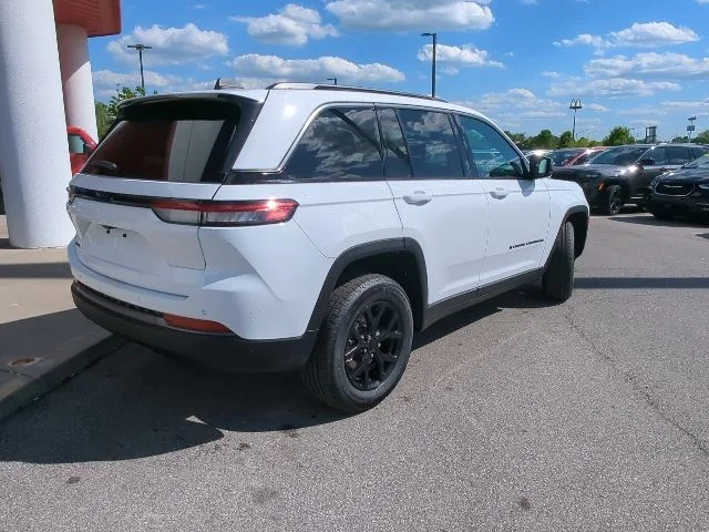 New 2026 White Jeep Altitude image 31