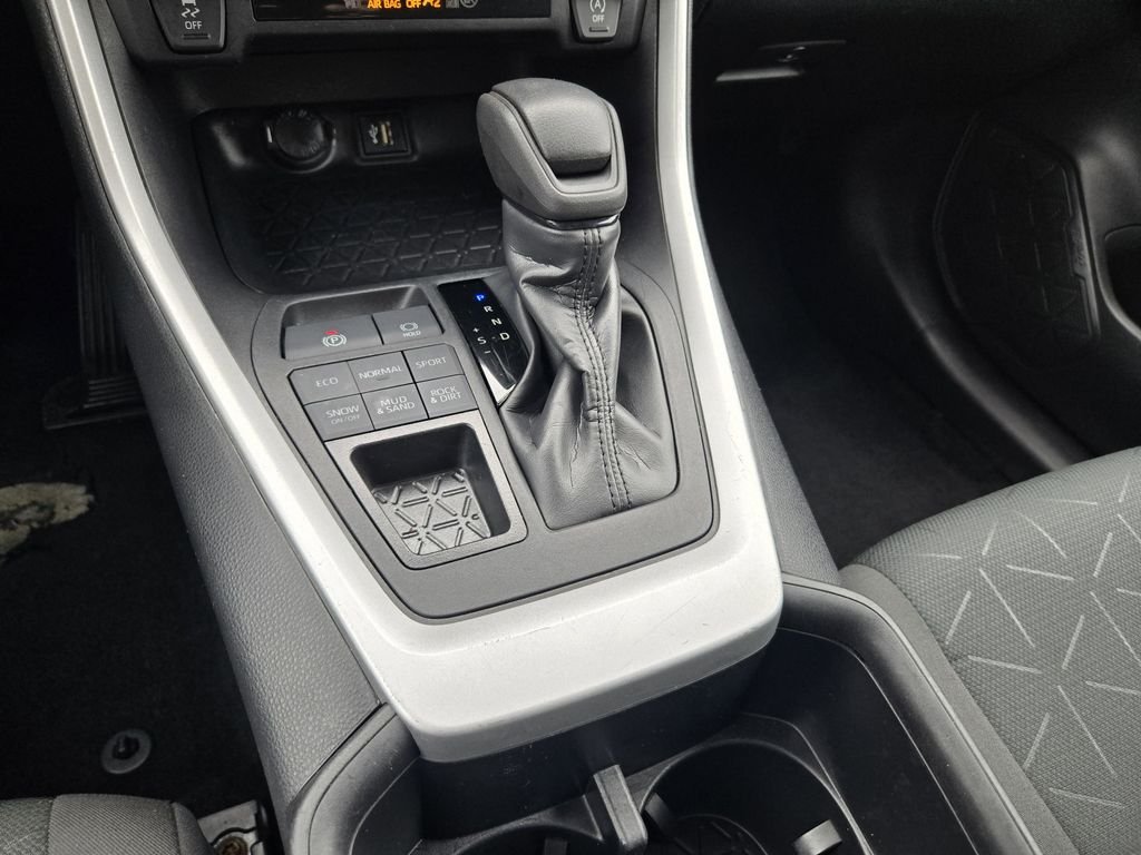 2024 Toyota RAV4 XLE - Photo 14