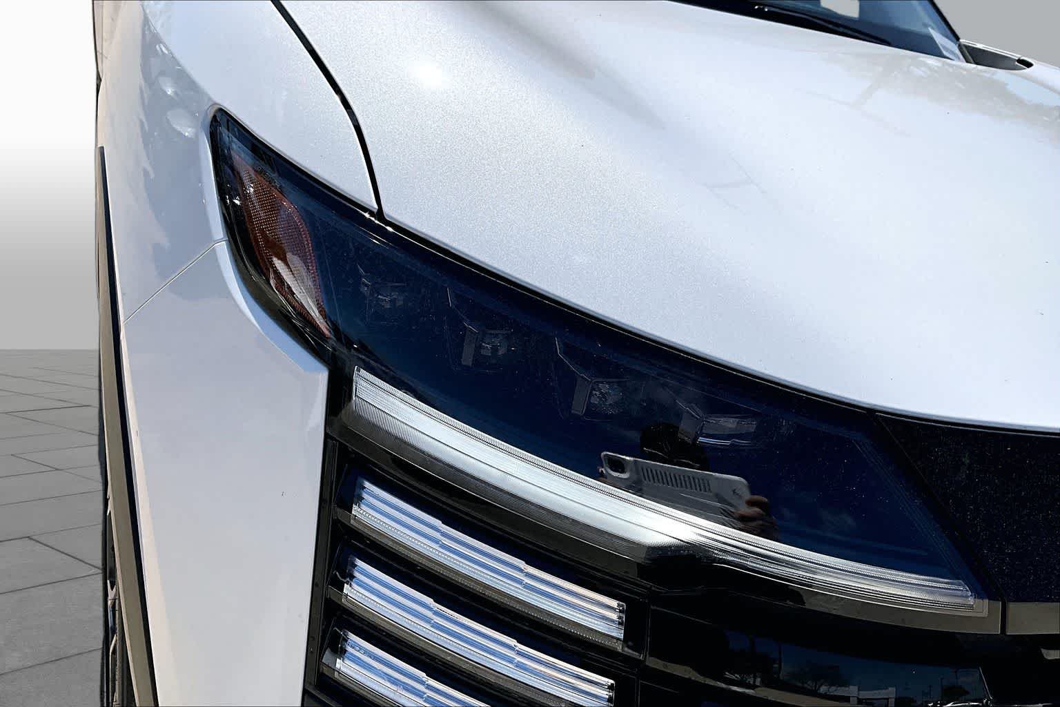 New 2026 Aspen White Tricoat/Super Black Nissan SR image 19