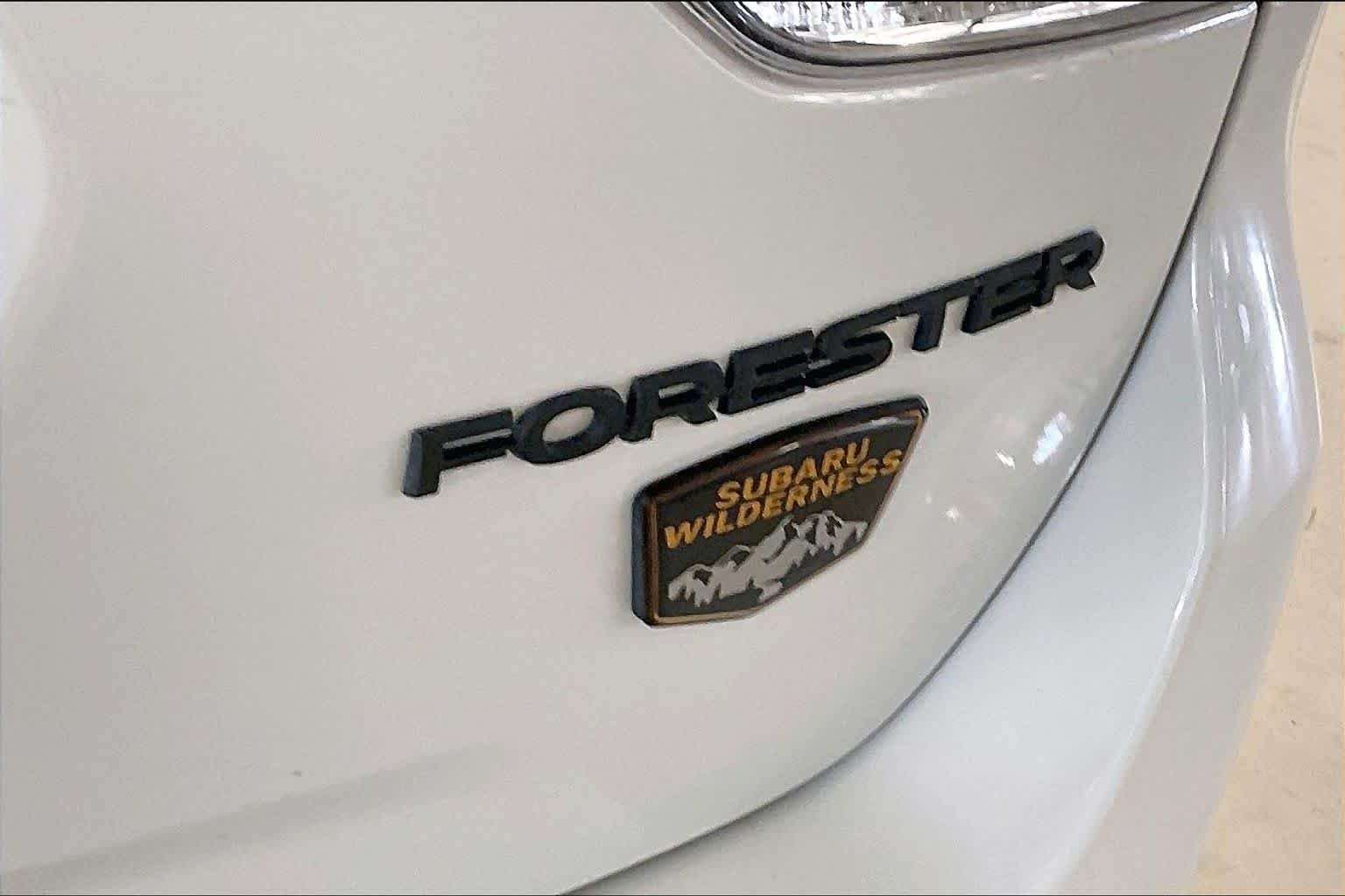 Used 2023 Crystal White Pearl Subaru Wilderness image 9