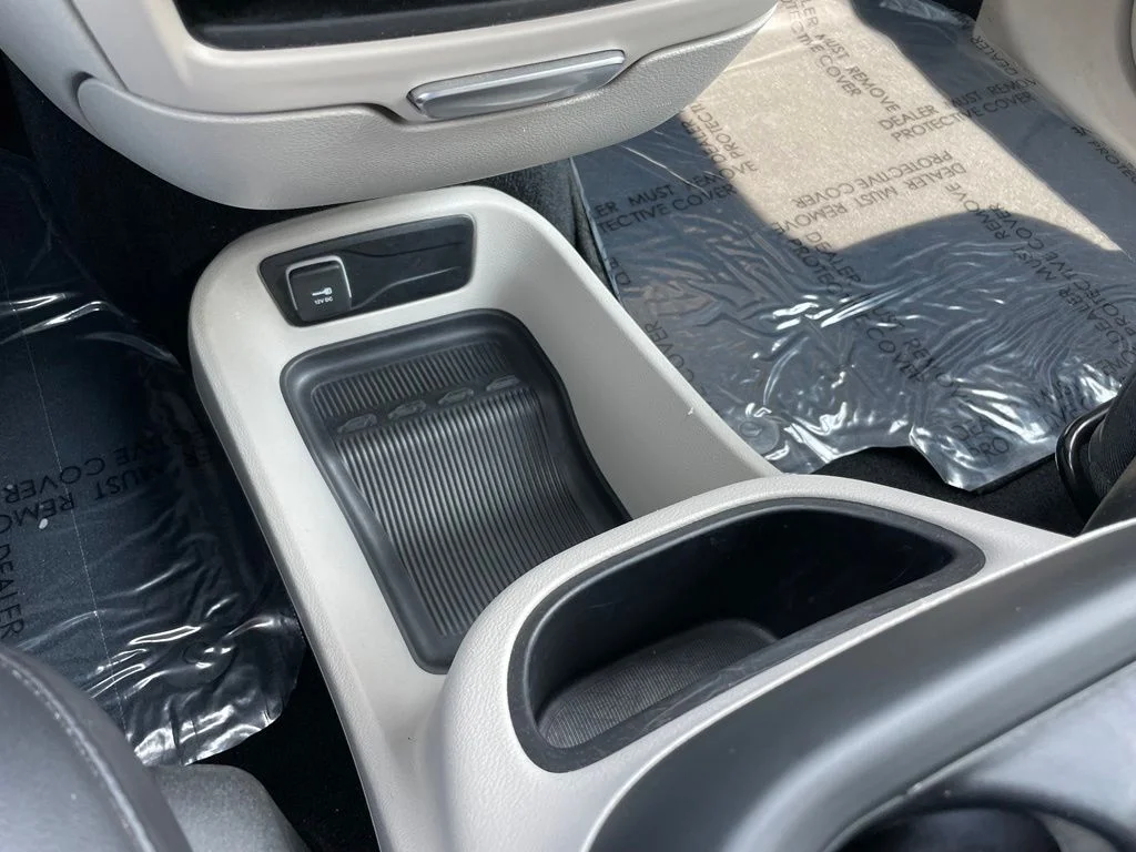 Used 2023 Ceramic Gray Clearcoat Chrysler Touring L image 16