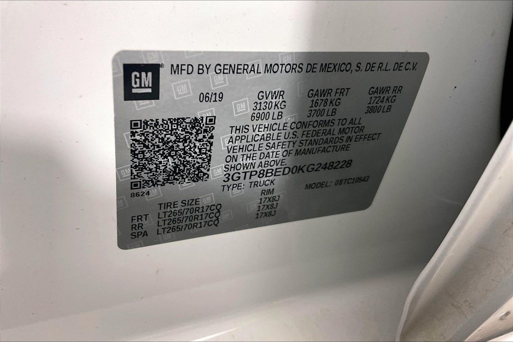 Used 2019 White GMC SLE image 16