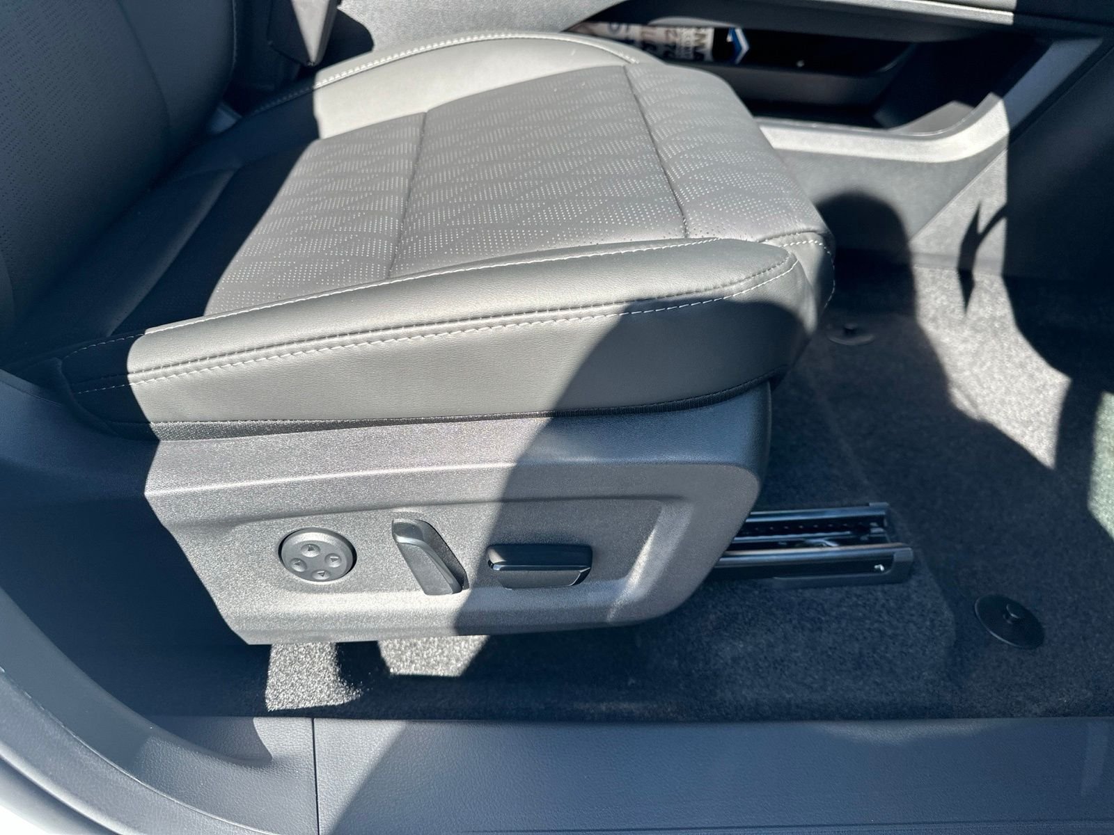 New 2026 White Nissan Platinum image 37
