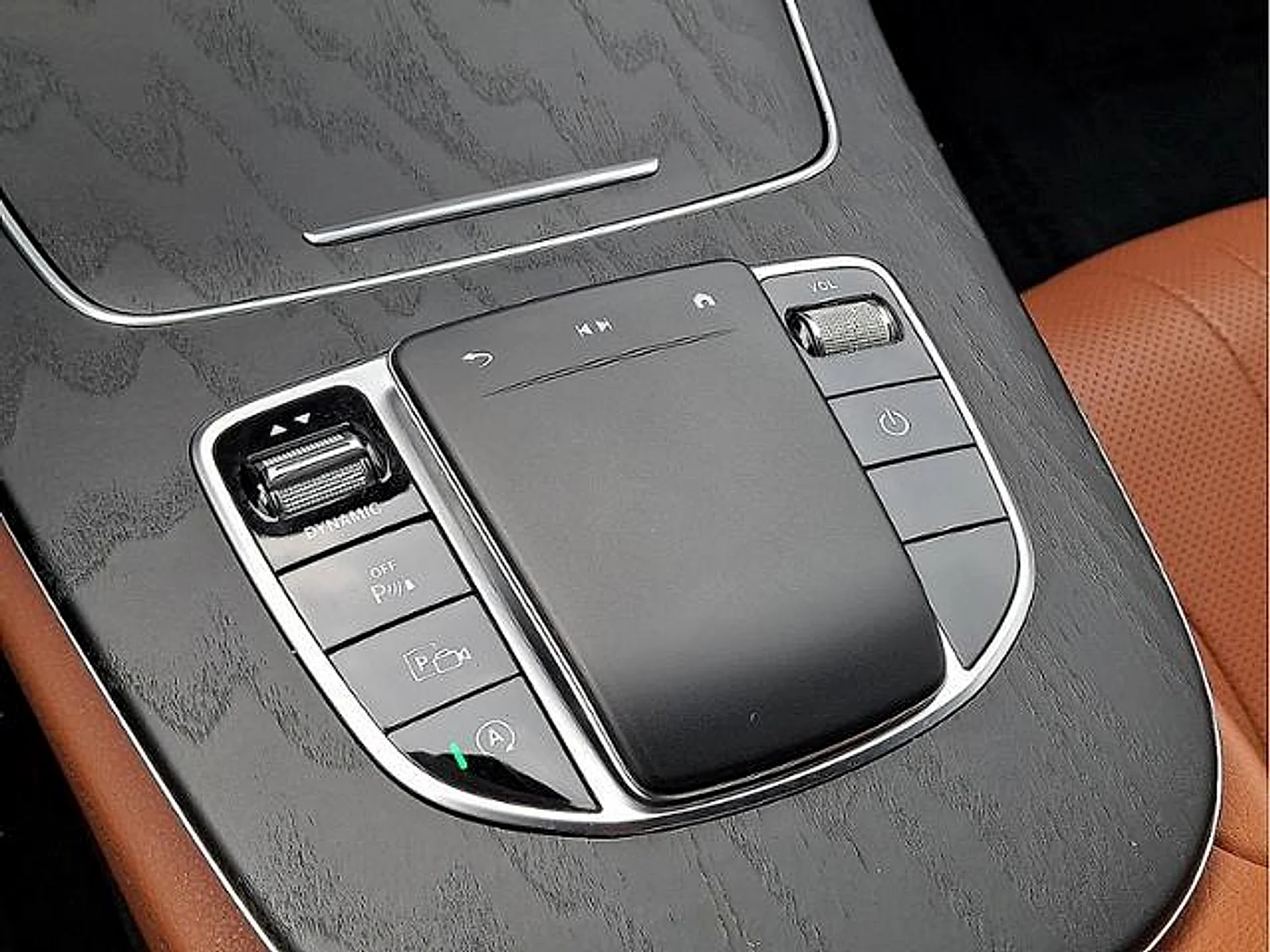 Used 2022 Obsidian Black Metallic Mercedes-Benz 4MATIC® image 17