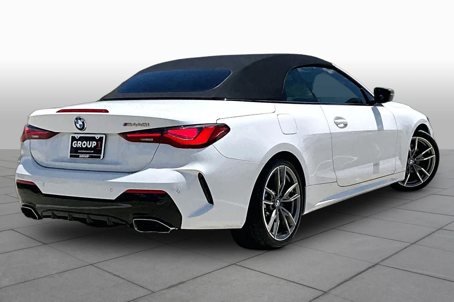 Used 2021 Alpine White BMW M440i image 12