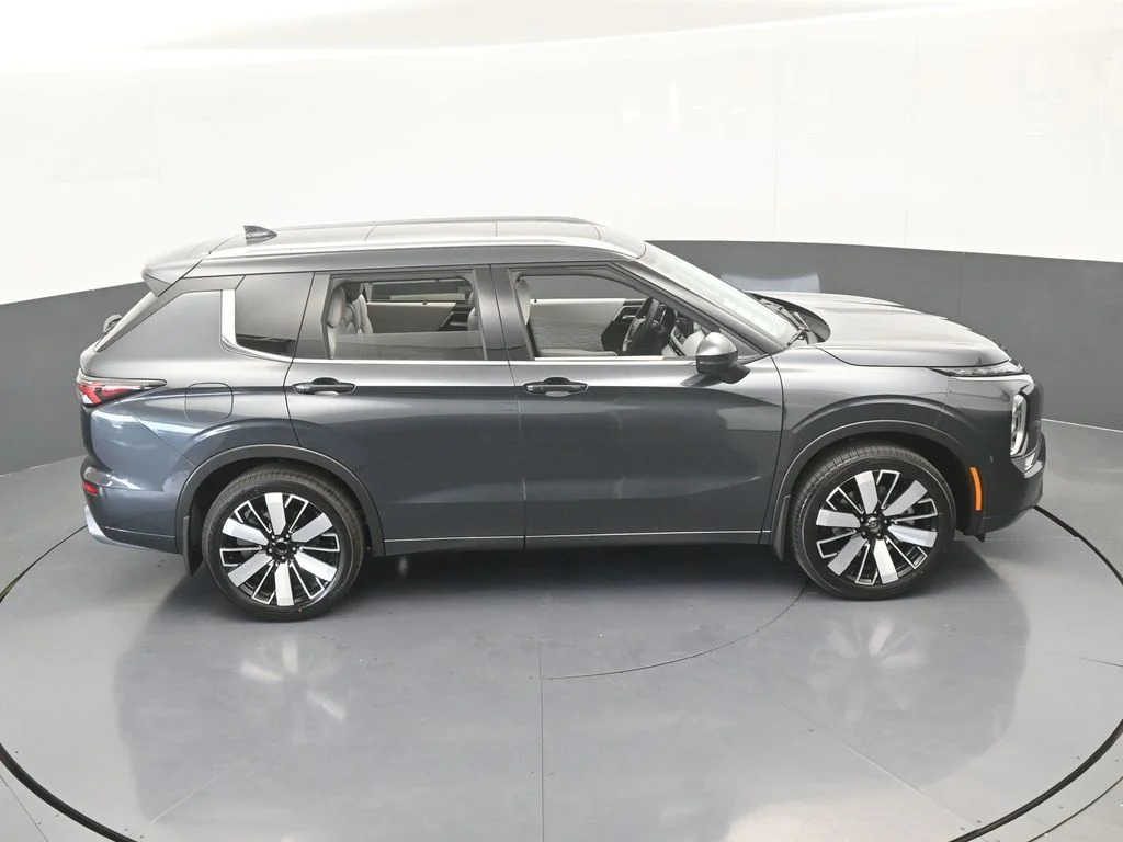 New 2026 Gray Mitsubishi SEL image 52