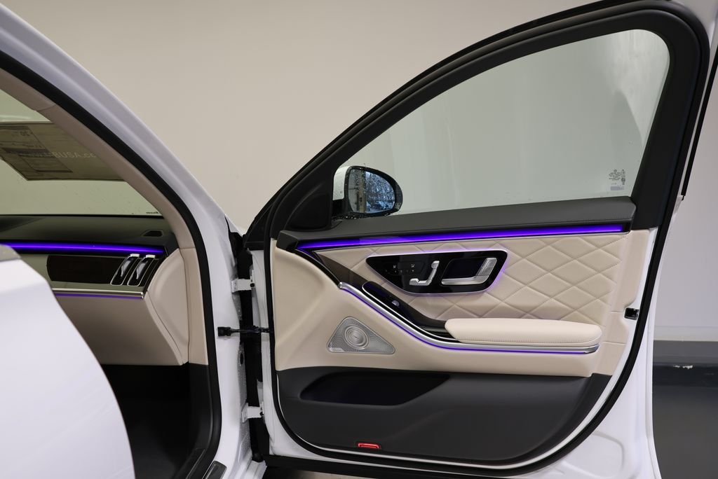 New 2026 MANUFAKTUR Moonlight White Metallic Mercedes-Benz S 580 image 44