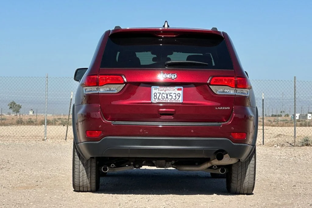 Used 2021 Velvet Red Pearlcoat Jeep Laredo E image 5