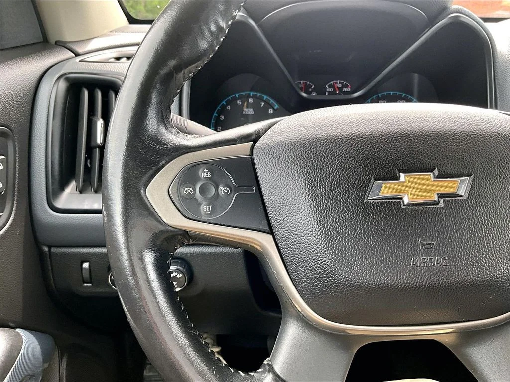 Used 2018 Blue Chevrolet Z71 image 12