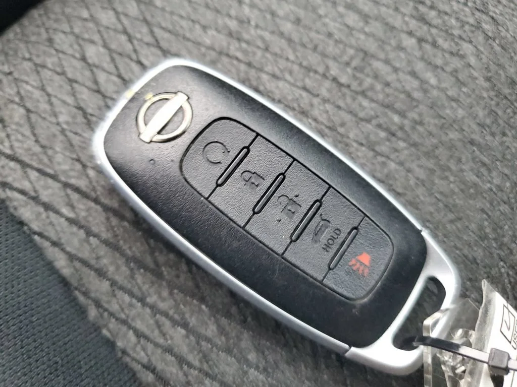 Used 2024 Silver Nissan SV FWD image 27