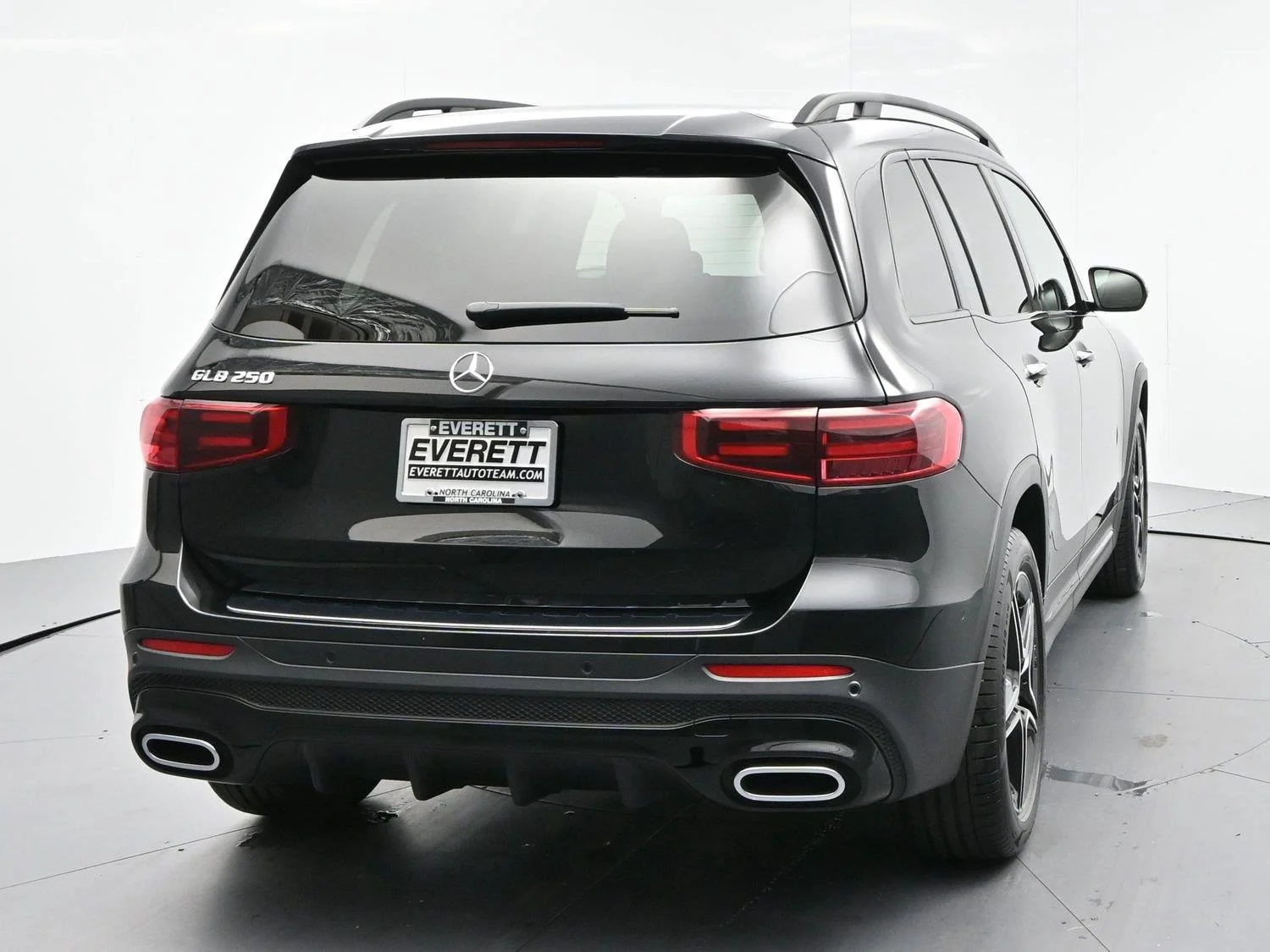 Used 2024 Black Mercedes-Benz GLB 250 image 6