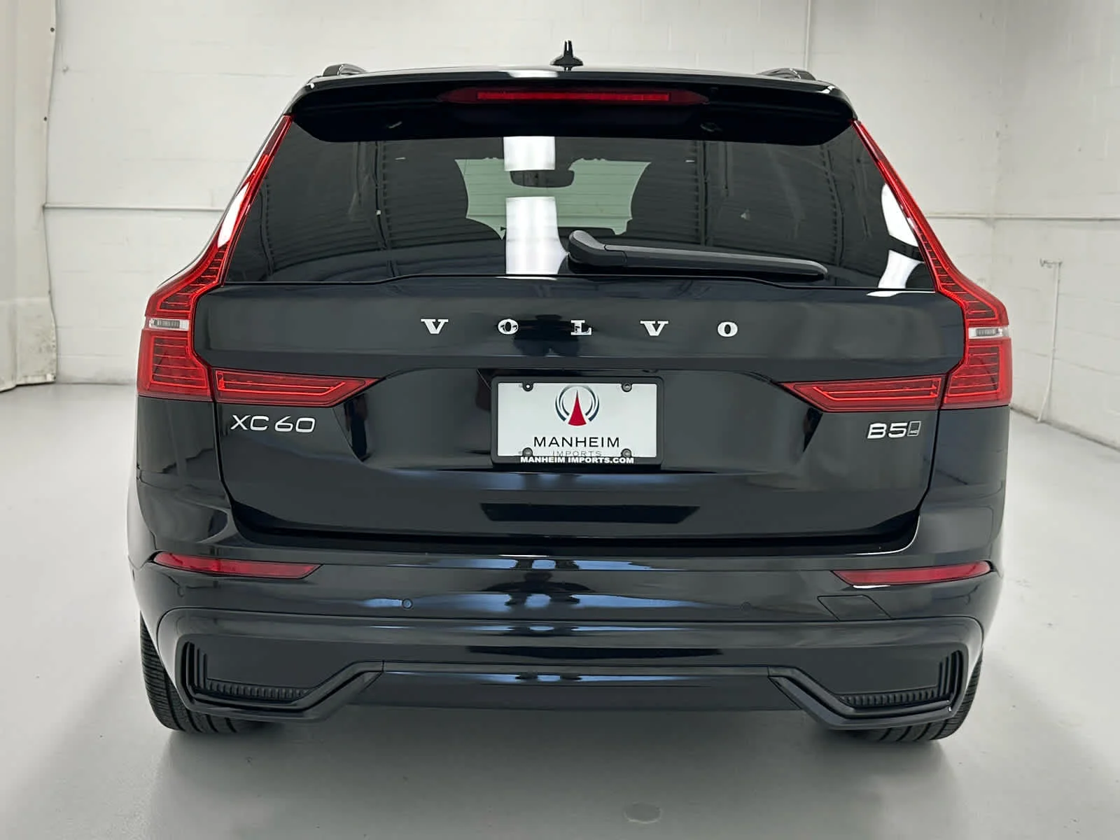 Used 2025 Onyx Black Metallic Volvo Ultra image 7