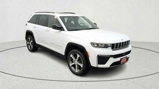 New 2026 Bright White Clear-Coat Exterior Paint Jeep Limited image 12