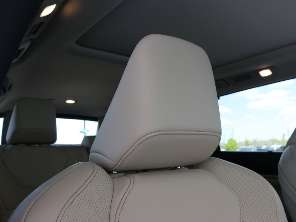 Certified Used 2025 Red INFINITI Sensory image 43