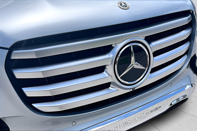 Used 2025 Silver Mercedes-Benz GLS 450 image 34