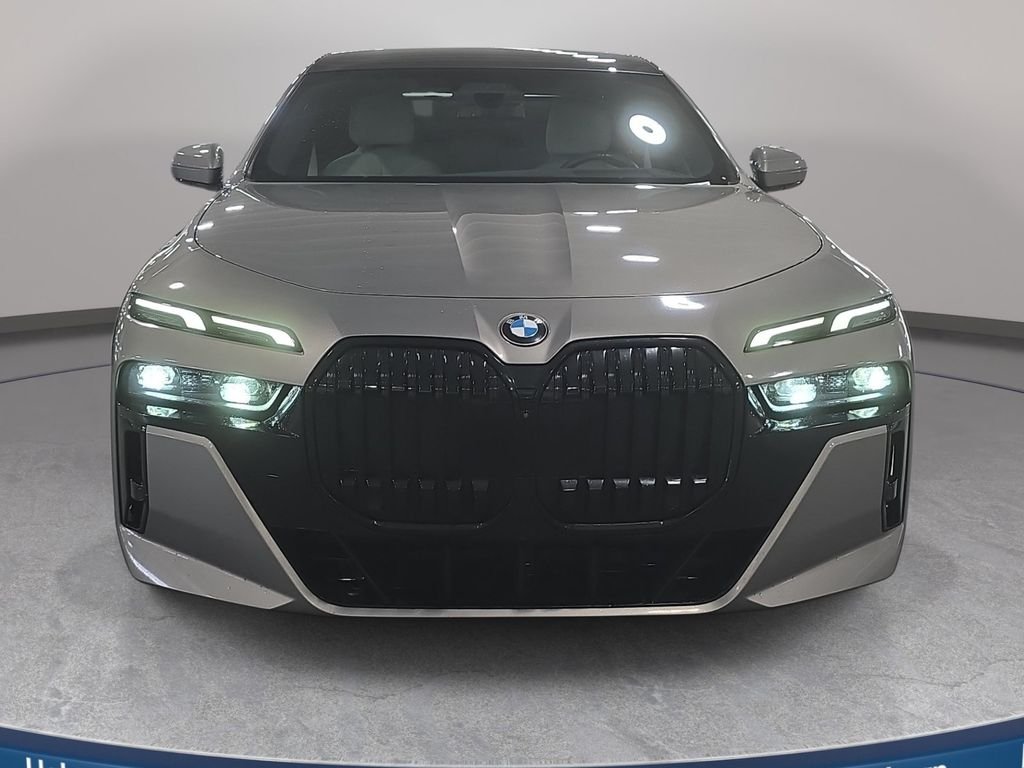 Certified Used 2023 Oxide Grey Met BMW 740i image 3
