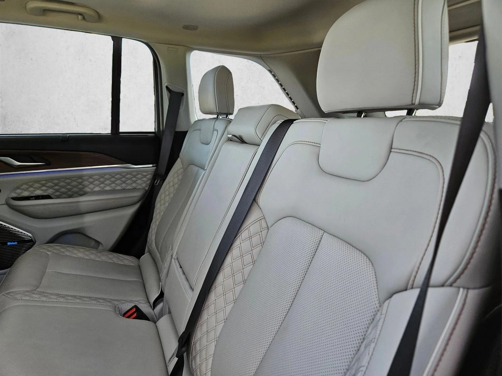Used 2022 Bright White Clearcoat Jeep Summit image 16