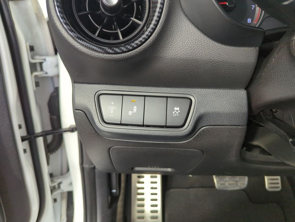 Used 2023 White Kia GT-Line image 20