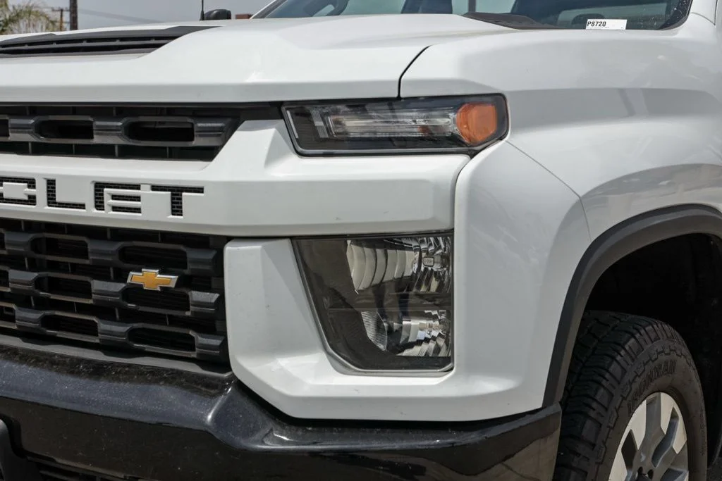 Used 2022 White Chevrolet Custom image 10