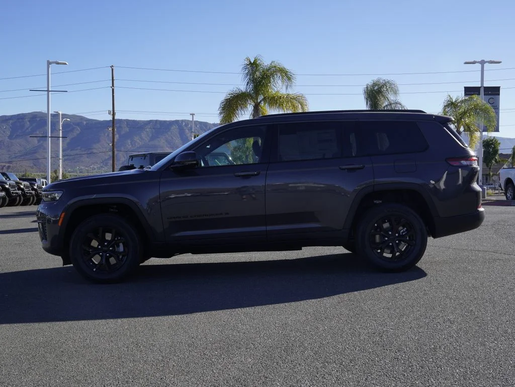 New 2026 Baltic Gray Metallic Clearcoat Jeep Altitude image 6