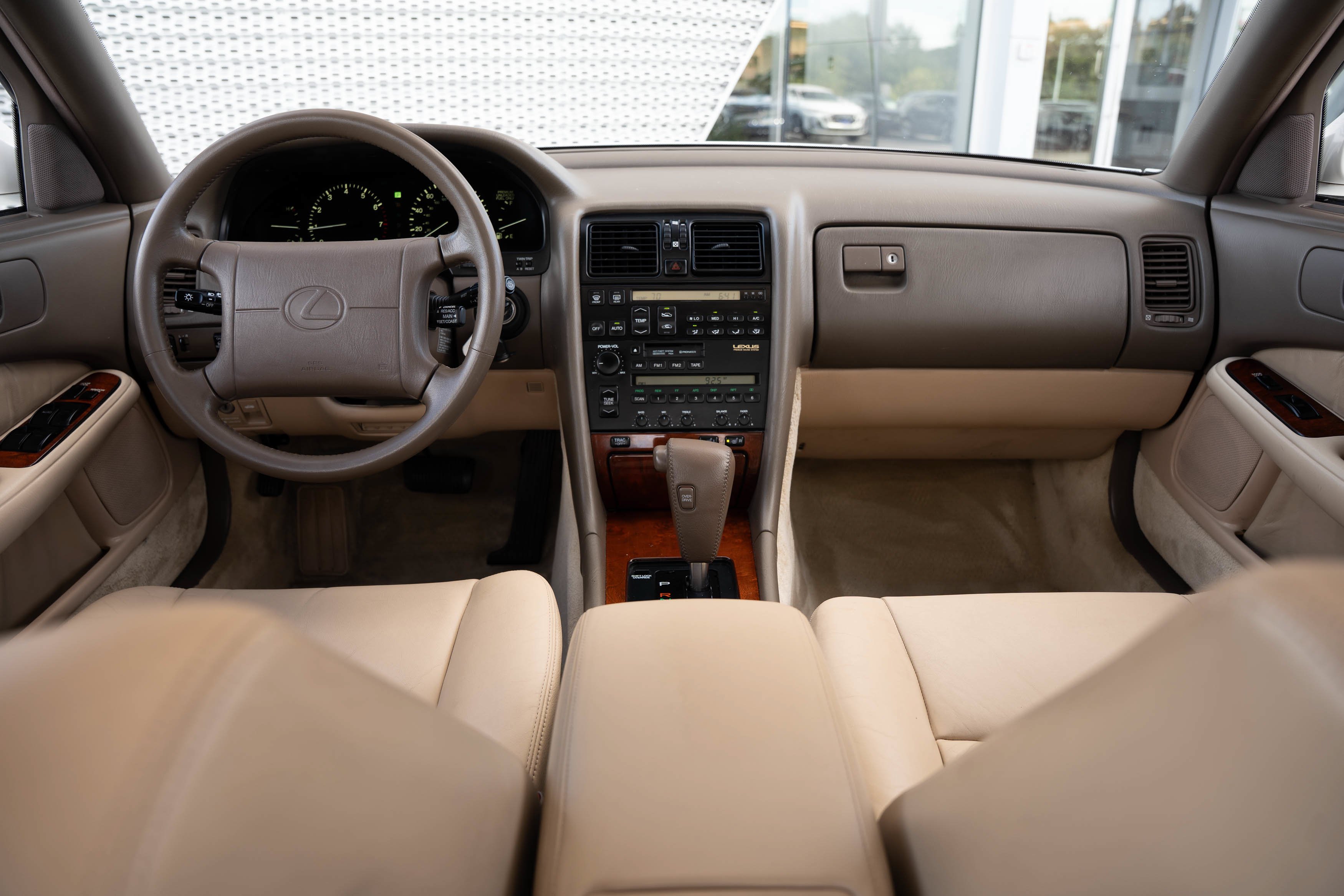 Used 1992 White Lexus 400 image 8