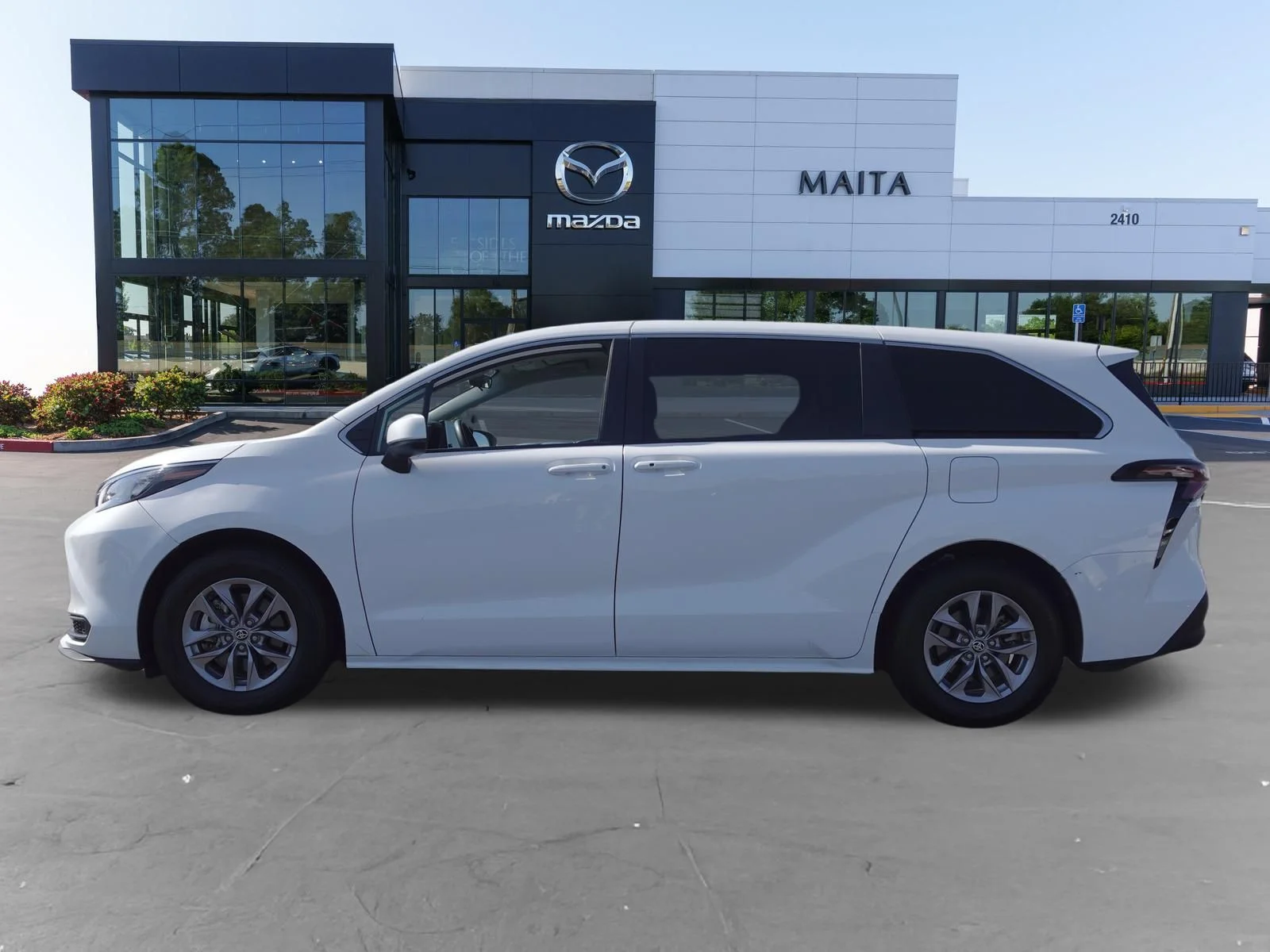 Used 2025 Ice Cap Toyota LE image 6