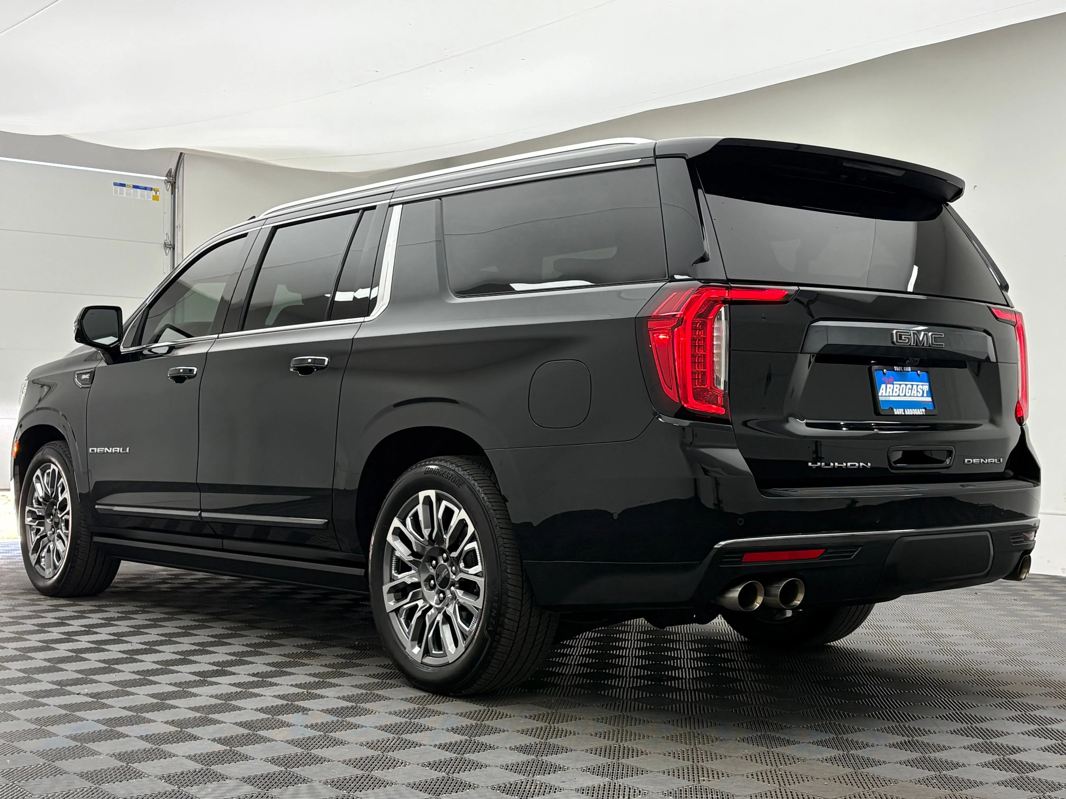 Used 2023 Onyx Black GMC Denali Ultimate image 15