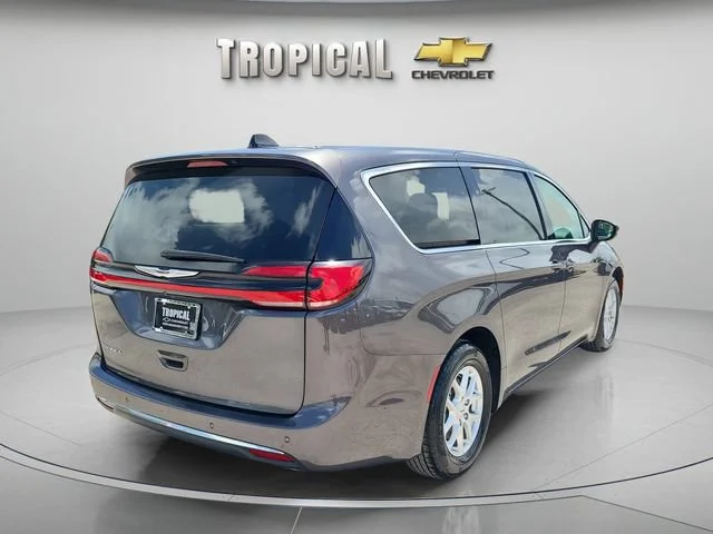 Used 2023 Gray Chrysler Touring L image 3