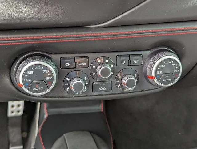 Used 2018  Ferrari Base image 33