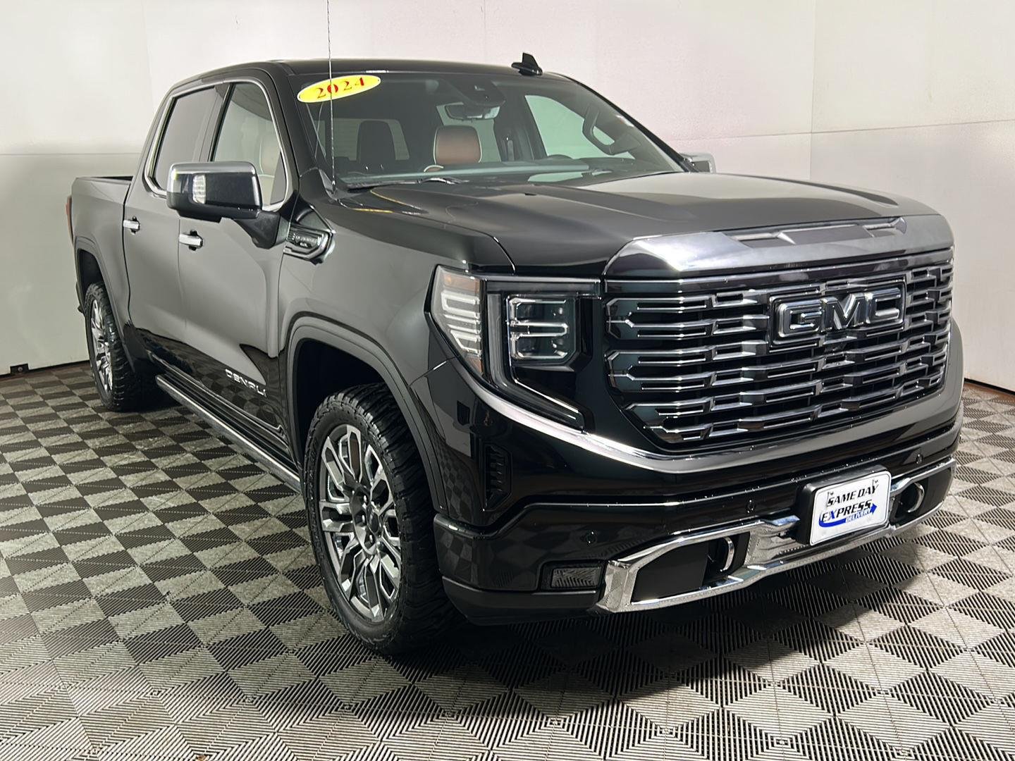 Used 2024 Onyx Black GMC Denali Ultimate image 4