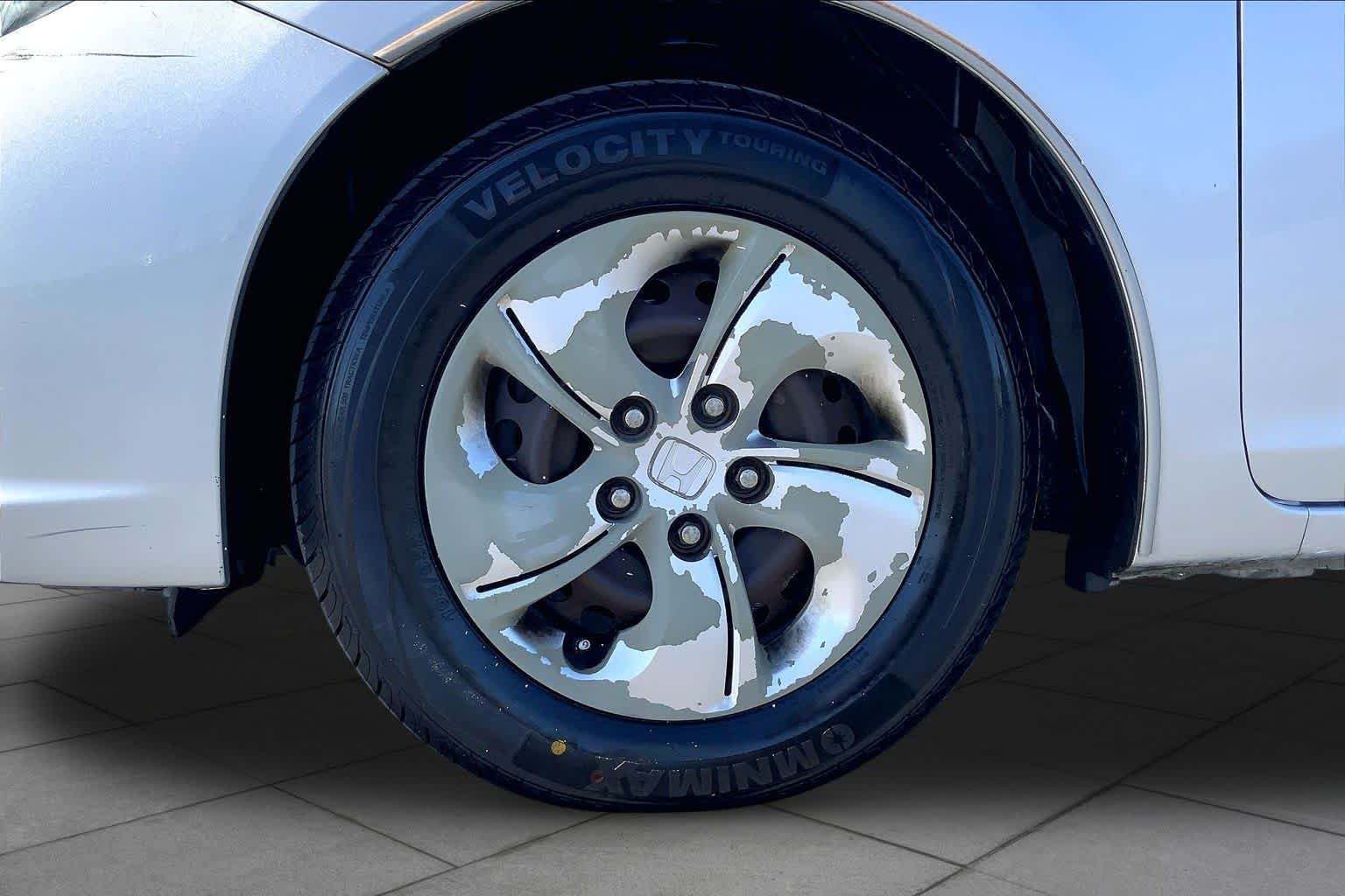 Used 2013 Alabaster Silver Metallic Honda LX image 10