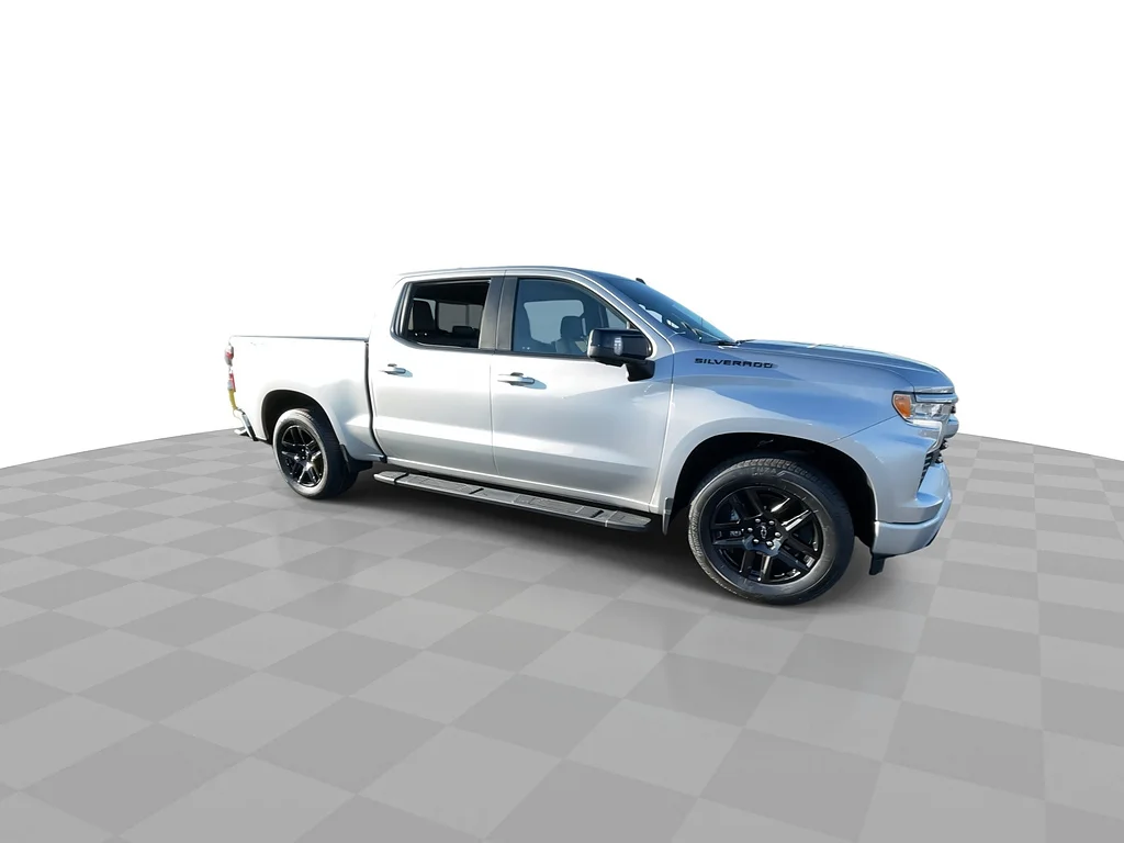 Used 2022 Silver Ice Metallic Chevrolet RST image 3