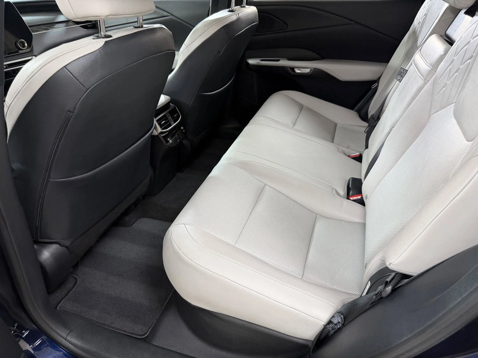 Used 2024  Lexus 350 Premium image 7