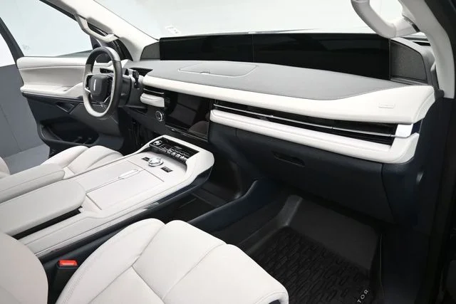 Used 2025 Blue Lincoln Reserve image 33