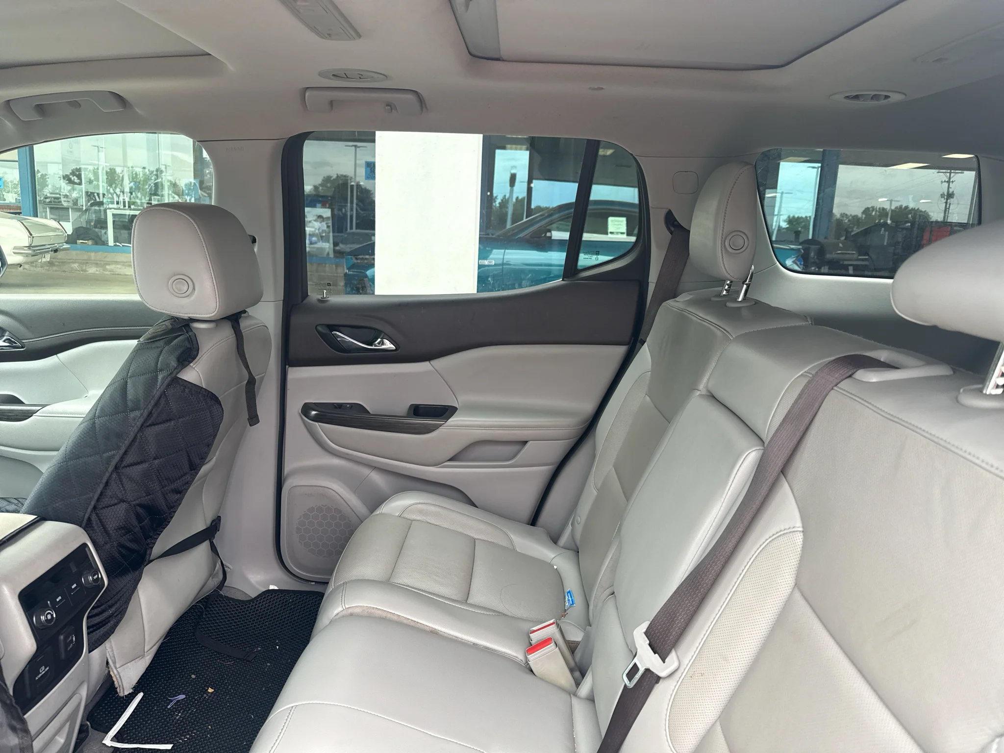 Used 2019 White Frost Tri-Coat GMC SLT image 13