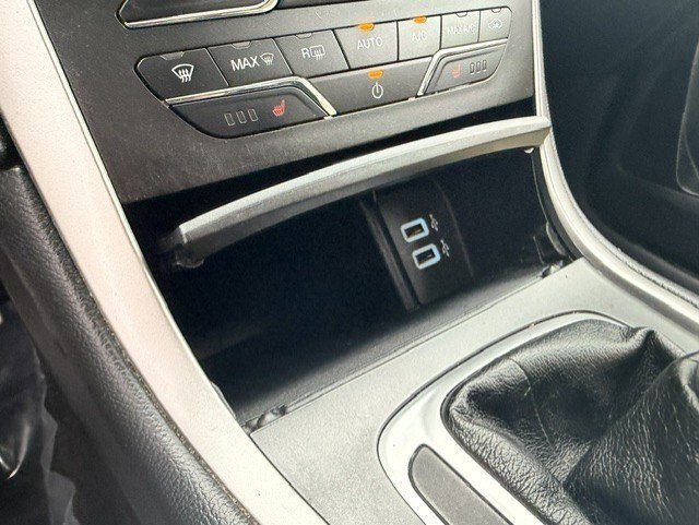 Used 2018 Blue Metallic Ford SEL image 21