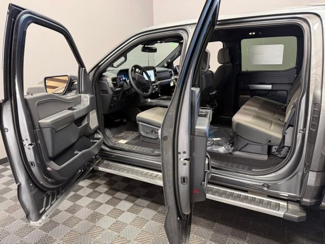 New 2026 Carbonized Gray Metallic Ford XLT image 13