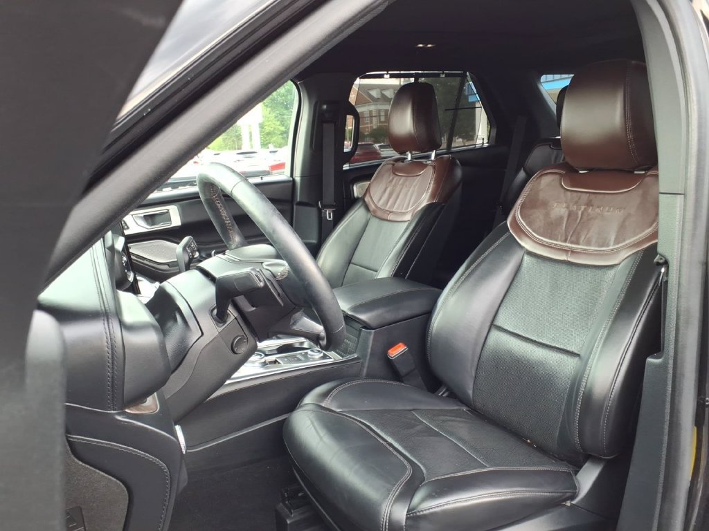 Used 2020 Black Metallic Ford Platinum image 3