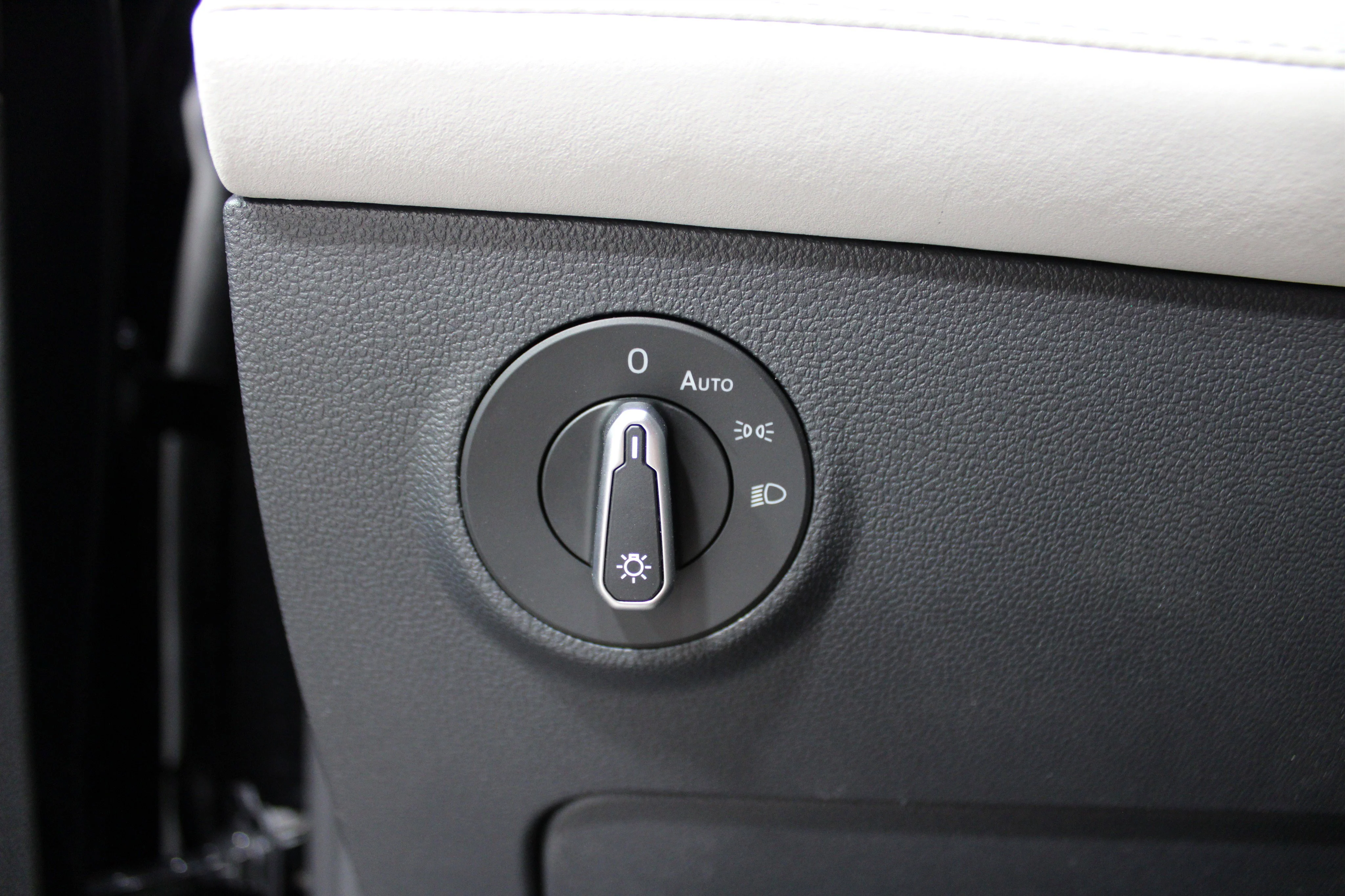 New 2026 Deep Black Pearl Volkswagen SE image 8