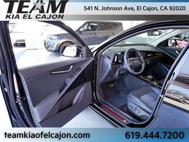 New 2026 Black Kia Wind image 41
