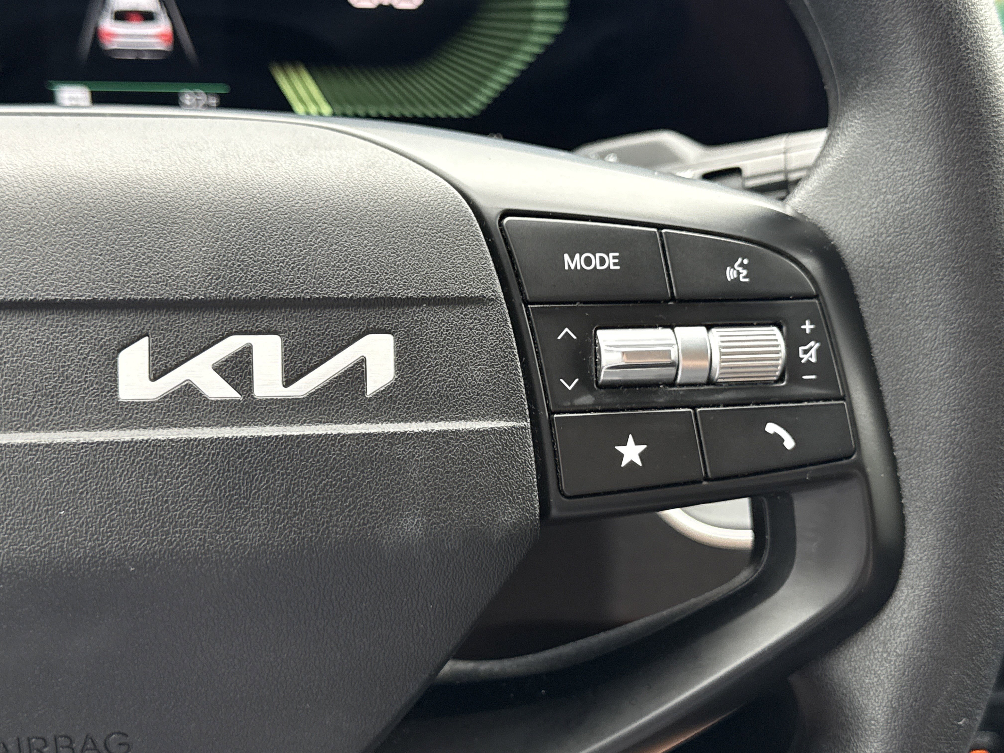 2025 Kia K4 LXS - Photo 21