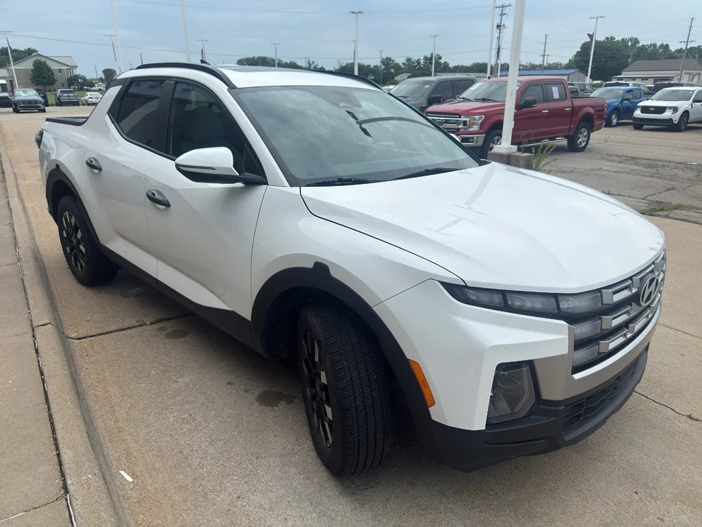 Used 2025 Atlas White Hyundai SEL Activity image 8