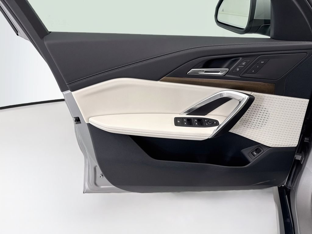 New 2027 Space Silver Metallic BMW xDrive28i image 23