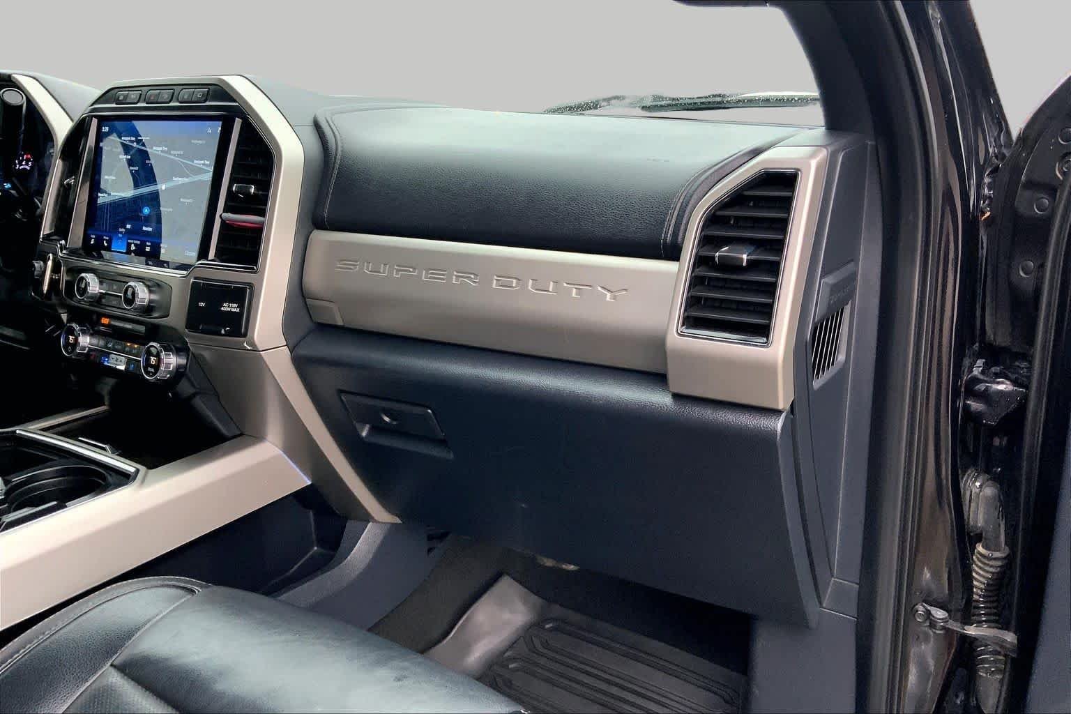 Used 2022 Agate Black Metallic Ford F-450 Pickup LARIAT image 17