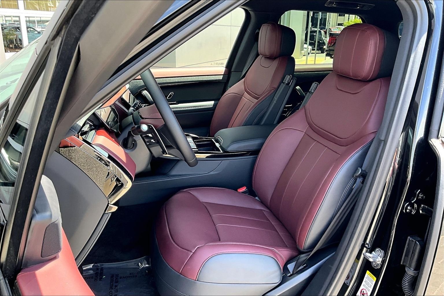 New 2026 Santorini Black Land Rover Dynamic SE image 9