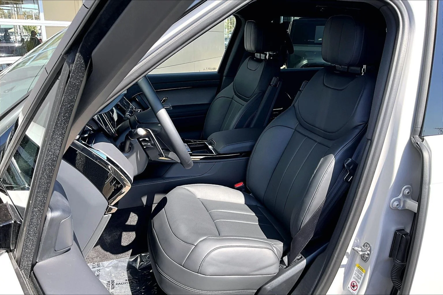 New 2026 Borasco Grey Land Rover SE image 9