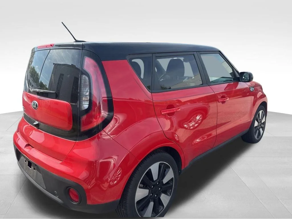 Used 2018 Red Kia Plus image 10