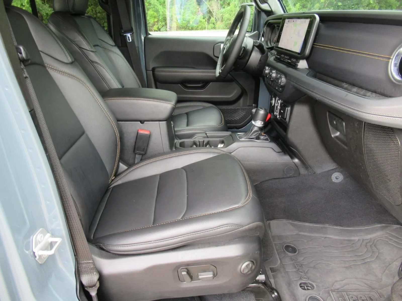 Used 2025 Gray Jeep High Tide image 11