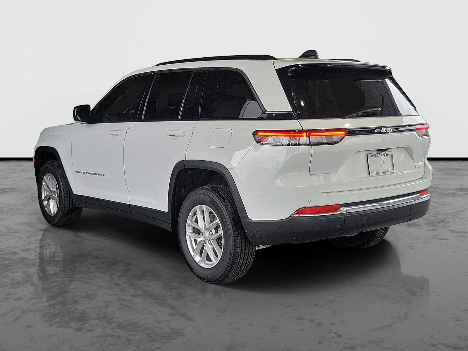 New 2026 Bright White Clear-Coat Exterior Paint Jeep Laredo image 2