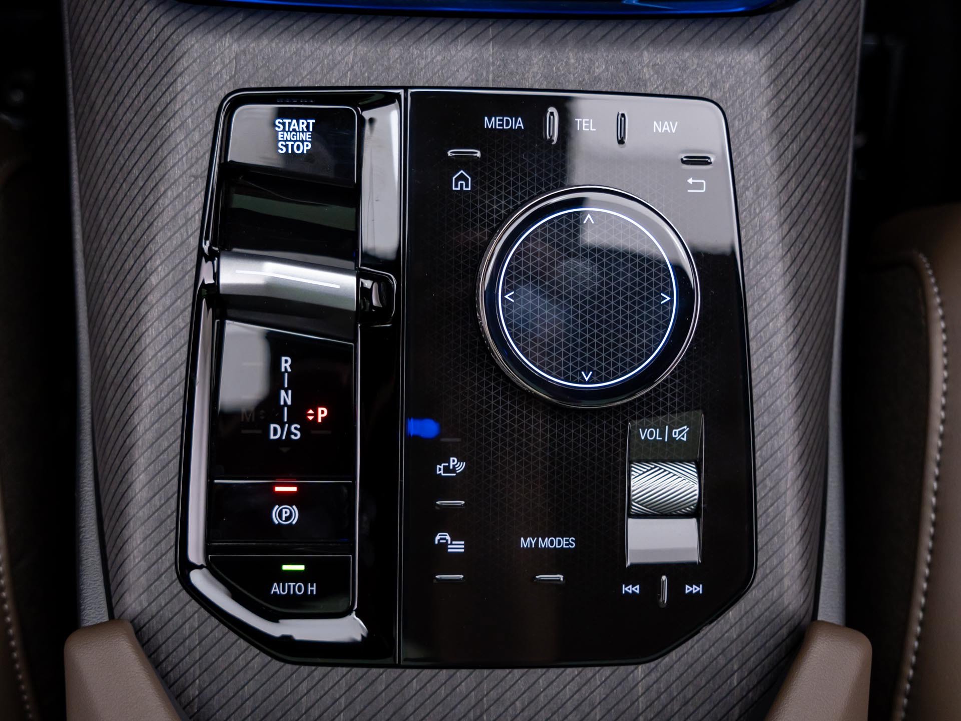 New 2026 Tanzanite Blue II Metallic BMW 30 xDrive image 20